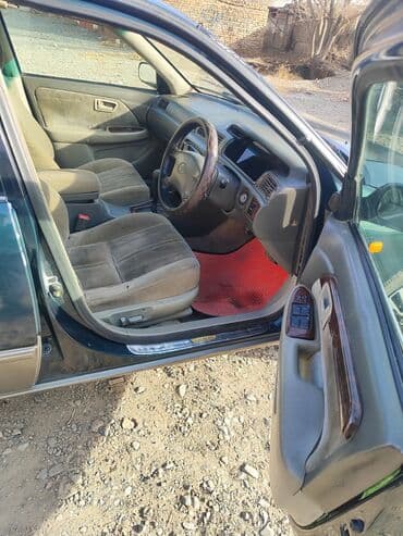 багажник спада: Toyota Camry: 1997 г., 2.5 л, Автомат, Бензин, Универсал — 9