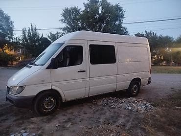 камаз на прицеп: Mercedes-Benz Sprinter
год 2005
обьем 2.2 
средный база 
грузопассажир — 3