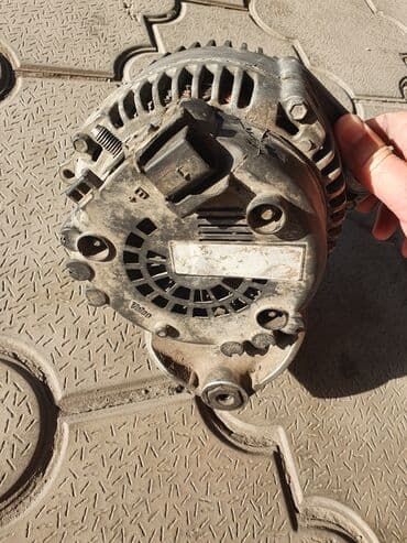 продам бу зарядное устройство для автомобильного аккумулятора: Генератор BMW Б/у — 1