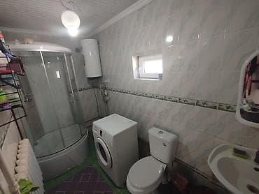 дубовый парк: Срочно продается двухэтажный дом со всеми удобствами, на первом этаже — 9