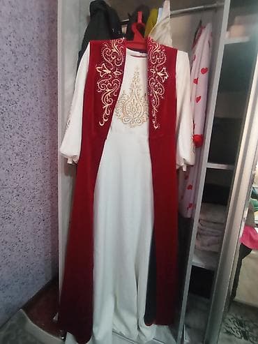 джинсы 34: Национальный женский комплект: длинное платье с вышивкой + бархатный — 6