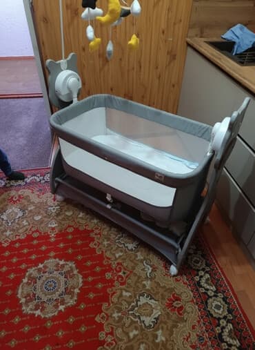 детская кроватка с люлькой и балдахинами: Детская колыбель-люлька с мобилью и электронным блоком — 1