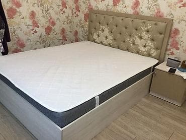 кровати полуторки: Двуспальная кровать, Б/у, С матрасом, длина - 200 см — 1
