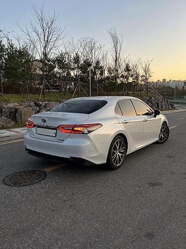 Унаа: Toyota Camry: 2022 г., 2.5 л, Автомат, Гибрид, Седан — 5