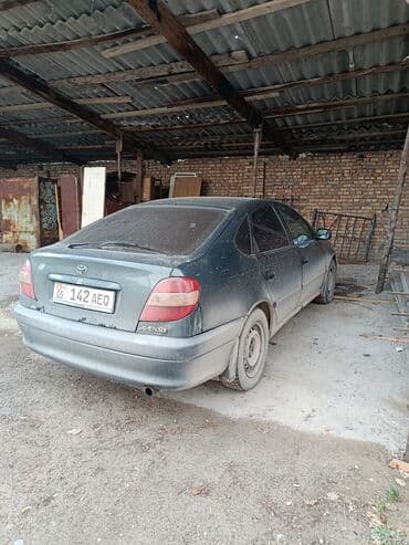 Toyota Avensis: 2001 г., 1.8 л, Механика, Бензин, Седан at lalafo.kg Toyota Avensis: 2001 г., 1.8 л, Механика, Бензин, Седан