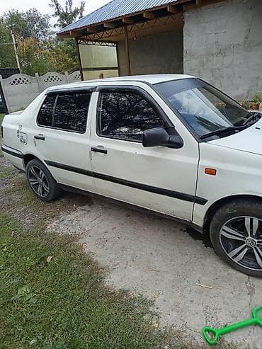 полировщик авто: Volkswagen Vento: 1993 г., 1.8 л, Бензин, Седан — 10