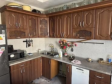 silver kitchen: Кухонный гарнитур угловой, классический стиль, фасады под тёмное — 2