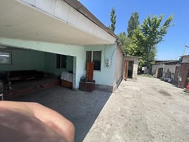 модульный жом: Продаётся дом с большим двором и хозяйственными постройками. Основные — 3