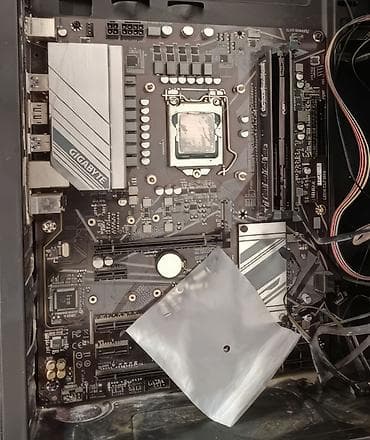 Техника и электроника: Материнская плата для ПК, Б/у, Gigabyte, LGA1200 — 2