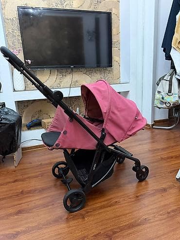 Прогулочная коляска Cybex (розовый текстиль, черная рама) - Легкая