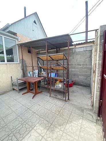 комнаты в караколе: Продаётся полдома Адрес: с. Чон-Арык Площадь: 40 м² Коммуникации — 8