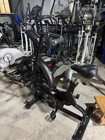 Спорт жана хобби: Воздушный велотренажёр (air bike) с рычагами для одновременной работы — 1