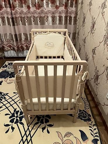 small table: Детская кроватка,в комплекте съемные колёса и планки для расскачки — 1