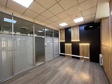Коммерческая недвижимость: Аренда офисов, 250 м², В жилом комплексе, С отдельным входом, С отдельным сан узлом, С системой безопасности — 1