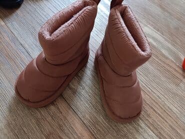 Удобные детские ботинки светло-коричневого цвета с черной резиновой