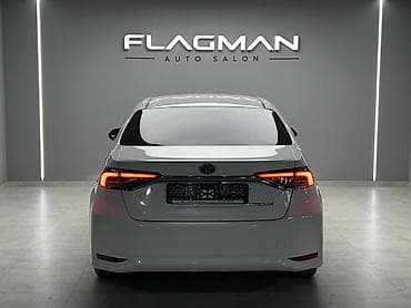 Toyota: Toyota Corolla: 2019 г., 1.8 л, Вариатор, Гибрид, Седан — 4