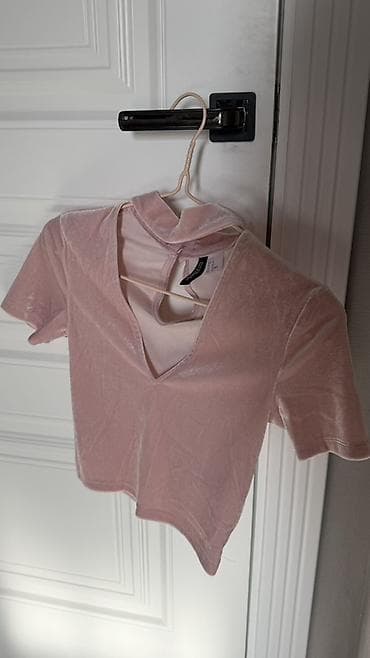 Топ, Укороченная модель, Б/у, XS, S at lalafo.kg Топ, Укороченная модель, Б/у, XS, S