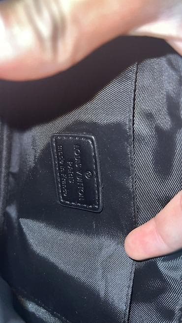 Аксессуары: Мужской клатч Louis Vuitton в темно-сером оттенке Graphite с фирменным — 3