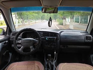colf 2: Volkswagen Vento: 1996 г., 1.8 л, Механика, Бензин, Хэтчбэк — 9