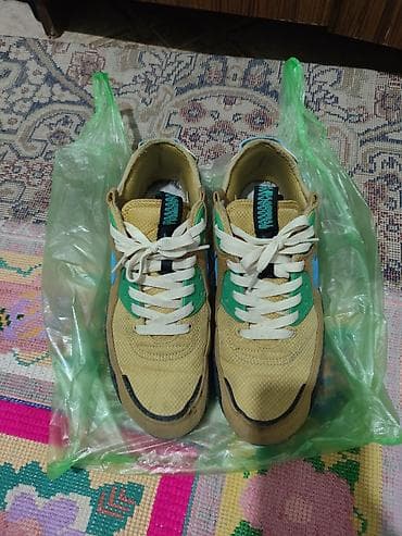 летние кеды: Кроссовки Nike Air (модель с амортизацией Air в подошве). - Верх — 4