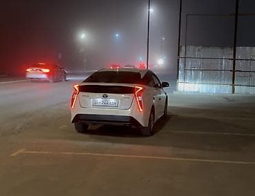 Toyota Prius: 2017 г., 1.8 л, Автомат, Гибрид, Лифтбек — 5