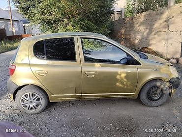 бампер авто: Toyota Yaris: 2000 г., Бензин, Хэтчбэк — 1
