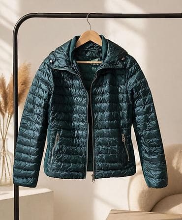 пиджак с капюшоном: Стеганая женская куртка с капюшоном Б/у размер 44/46 Италия - Лёгкая — 1