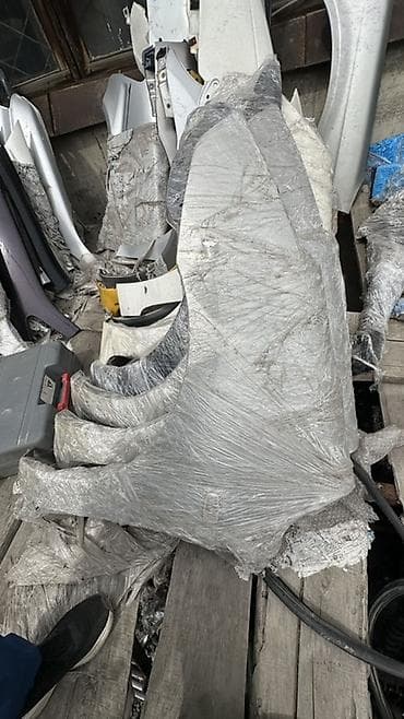 Переднее крыло автомобиля (левое/правое — уточняется по наличию на