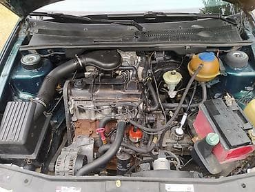 colf 2: Volkswagen Vento: 1996 г., 1.8 л, Механика, Бензин, Хэтчбэк — 10
