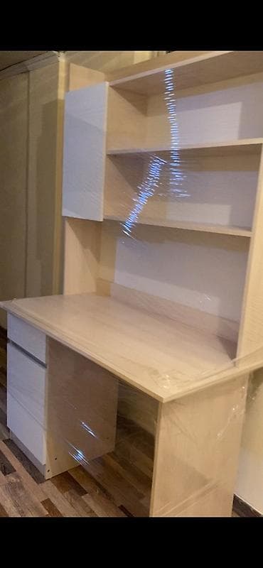 компьютерый стол: Компьютерный стол, С полками — 2