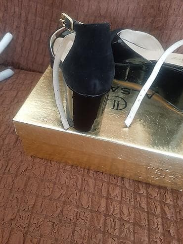 Мужская одежда: Продаю босоножки на танкетке размера 39 в идеальное — 2