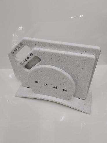 копытный нож: Набор кухонных разделочных досок SMEG с подставкой. Состав: - 3 доски — 2