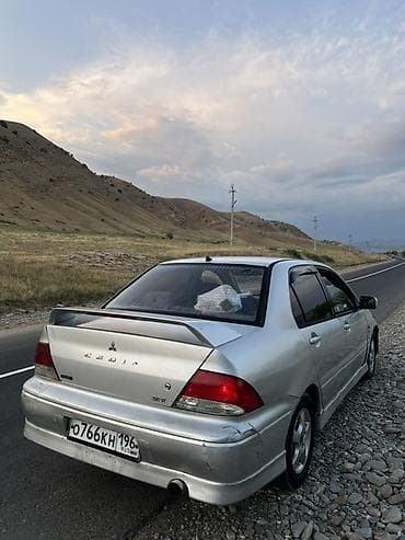 авто в такси: Mitsubishi Lancer: 2000 г., 1.5 л, Автомат, Бензин, Седан — 4