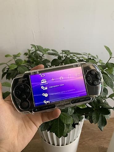 PSP 3004 В хорошем состоянии полностью рабочий есть весь комплект