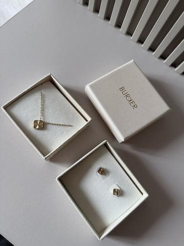 старинные бусы: Часы от Burker и набор
1) 3800 сом 
2) 5000 сом 
3) 3900 сом — 4