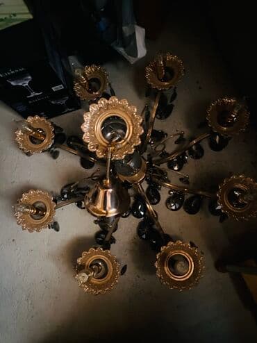 люстра новый: Элегантная люстра с восемью рожками, выполненная в контрастных — 5