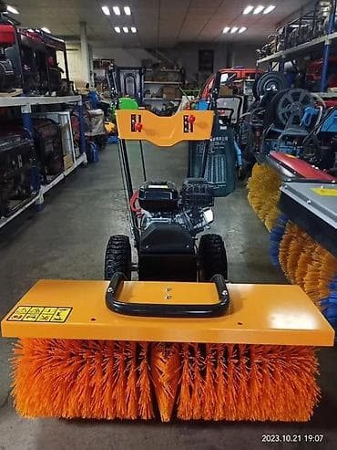 щетки на генератор: Бензиновая подметальная машина с щеточным модулем Описание: - — 2