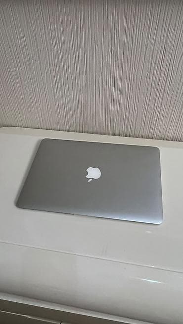 Apple MacBook Air 13" - Модель линейки MacBook Air с диагональю
