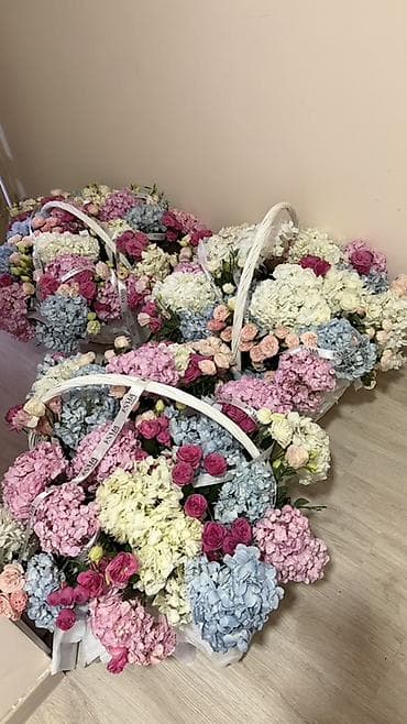 Пышные цветочные корзины с гортензиями . Вчера получили состояние
