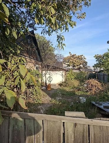 Үйлөрдү сатуу: Продаётся жилой дом с участком 7 соток. На участке подведён газ — 8