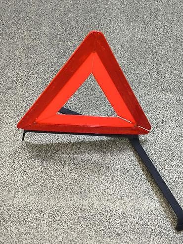 Внешний декор: Аварийный знак-«треугольник» в фирменном оранжевом футляре — 1