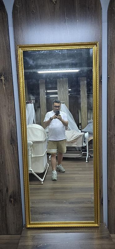 зеркло: В наличии, зеркало в ПВХ раме, настенное. Размеры 180х70 см. Также — 2