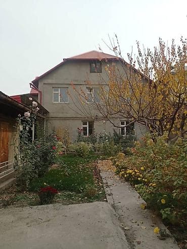 фэмили хаус: Продается жилой дом с участком. - Двухэтажный дом с мансардой, крыша — 9