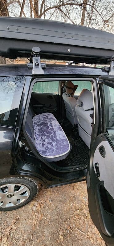 golf plus: Honda Jazz: 2002 г., 1.3 л, Механика, Бензин, Хэтчбэк — 6