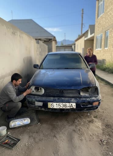 экономичные авто: Volkswagen Golf: 1993 г., 1.6 л, Механика, Бензиновая, Хэтчбэк — 1