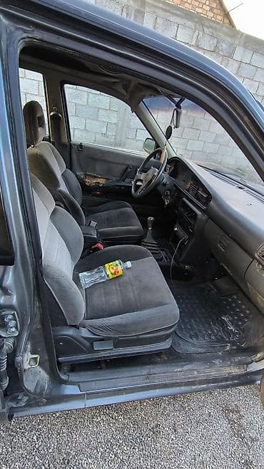 Унаа: Mazda 626: 1989 г., 2 л, Кол менен иштөөчү, Бензин, Седан — 6