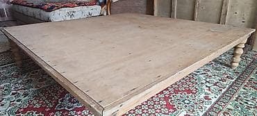 Продается стол 154×154см новой была на чердаке валялся цена:2500сом