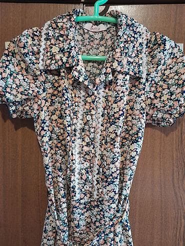 Платья: Женское платье в отличном состоянии. 46 размер. ткань прада на лето — 2