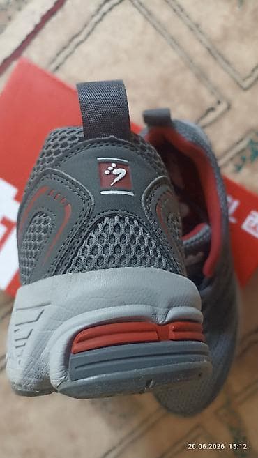 nike react: Продаю кроссовки летние,сетка, фирмы Каджила.Одевал два раза!размер — 5