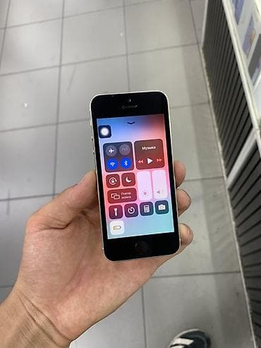 iphone i: IPhone SE, Б/у, 16 ГБ, Золотой, 100 % — 9